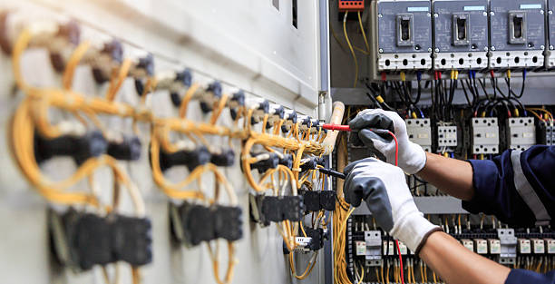 Professional Electrician technician working in Prospect Heights, IL